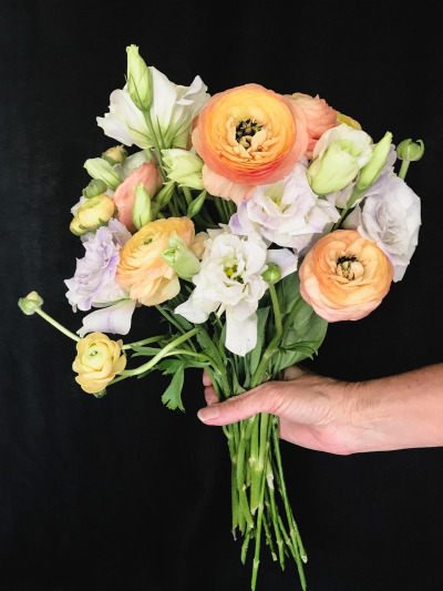 Flower bouquet gift for weddings and anniversaries